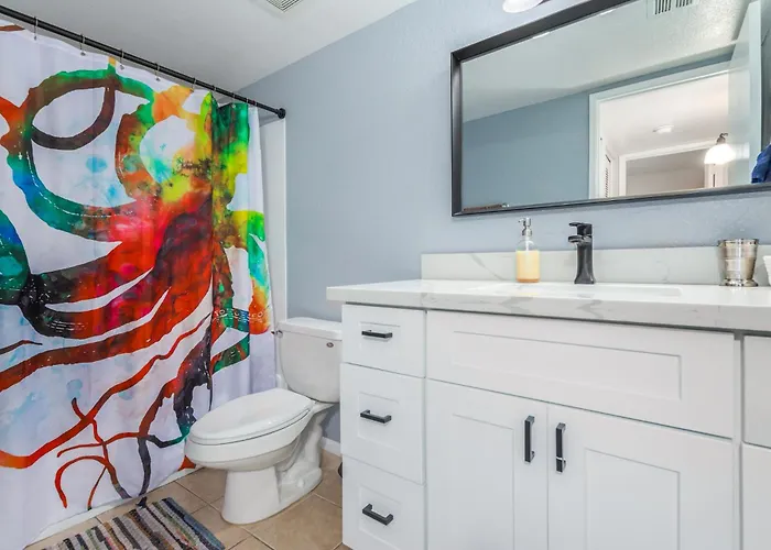 Greenbelt Condo-patiopooltennisold Town 5min Apartment