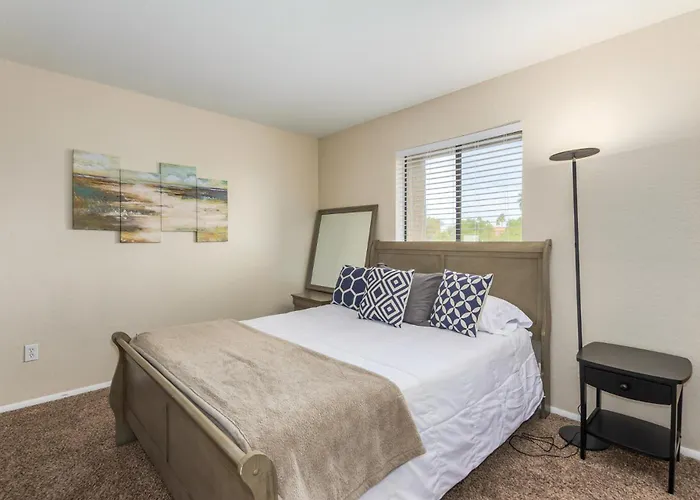 Greenbelt Condo-patiopooltennisold Town 5min Apartment *