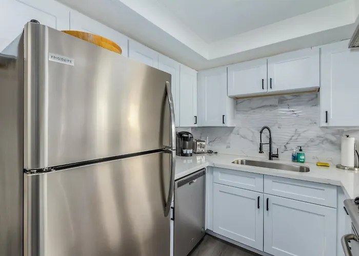 Greenbelt Condo-patiopooltennisold Town 5min
