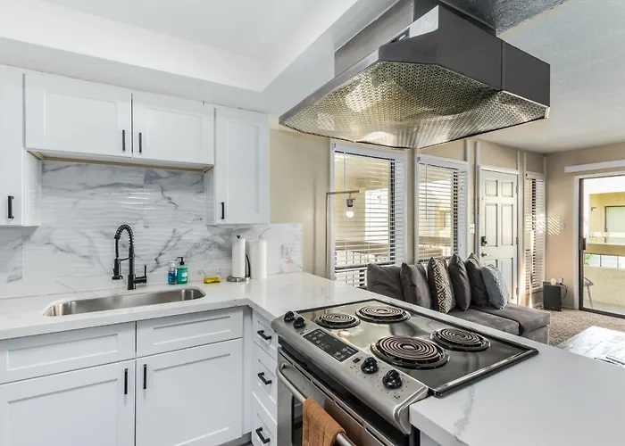 Greenbelt Condo-patiopooltennisold Town 5min Scottsdale
