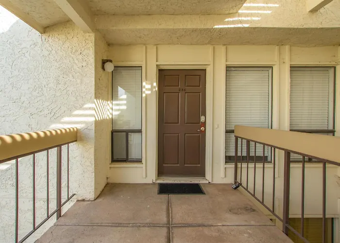Greenbelt Condo-patiopooltennisold Town 5min Apartment