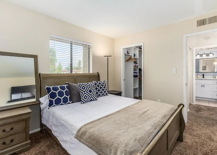 Greenbelt Condo-patiopooltennisold Town 5min Scottsdale
